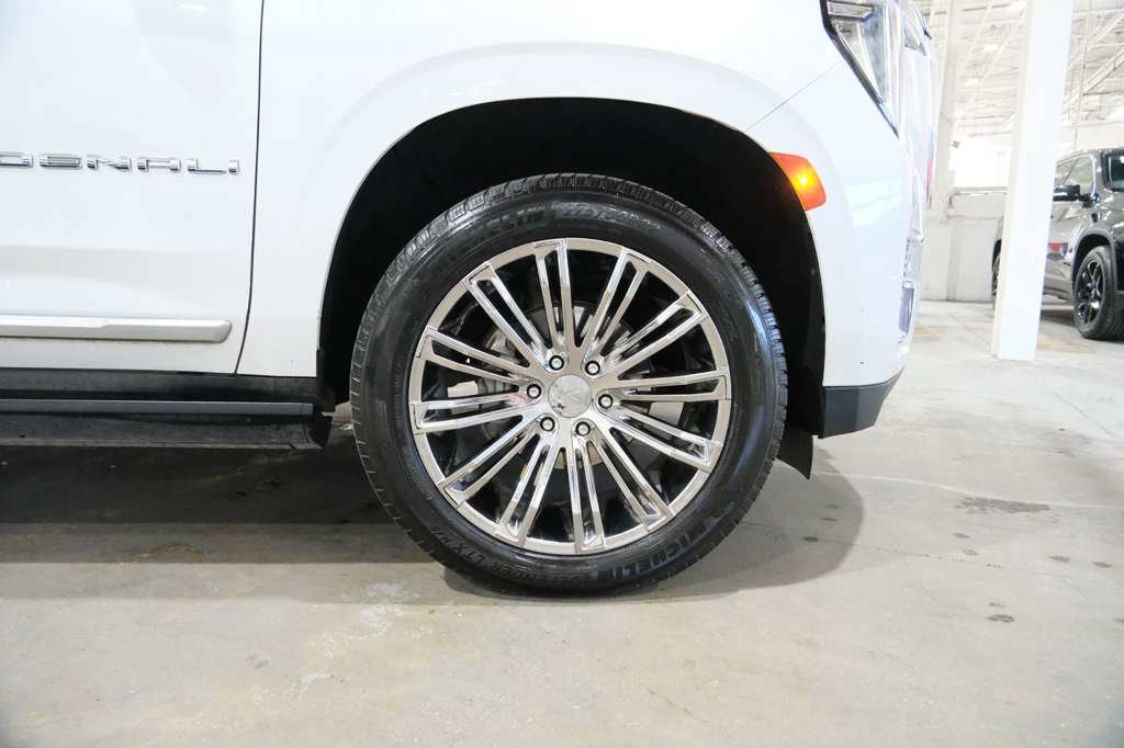 Used 2022 GMC Yukon XL Denali w/ Advanced Technology Package AWD/4WD image 15