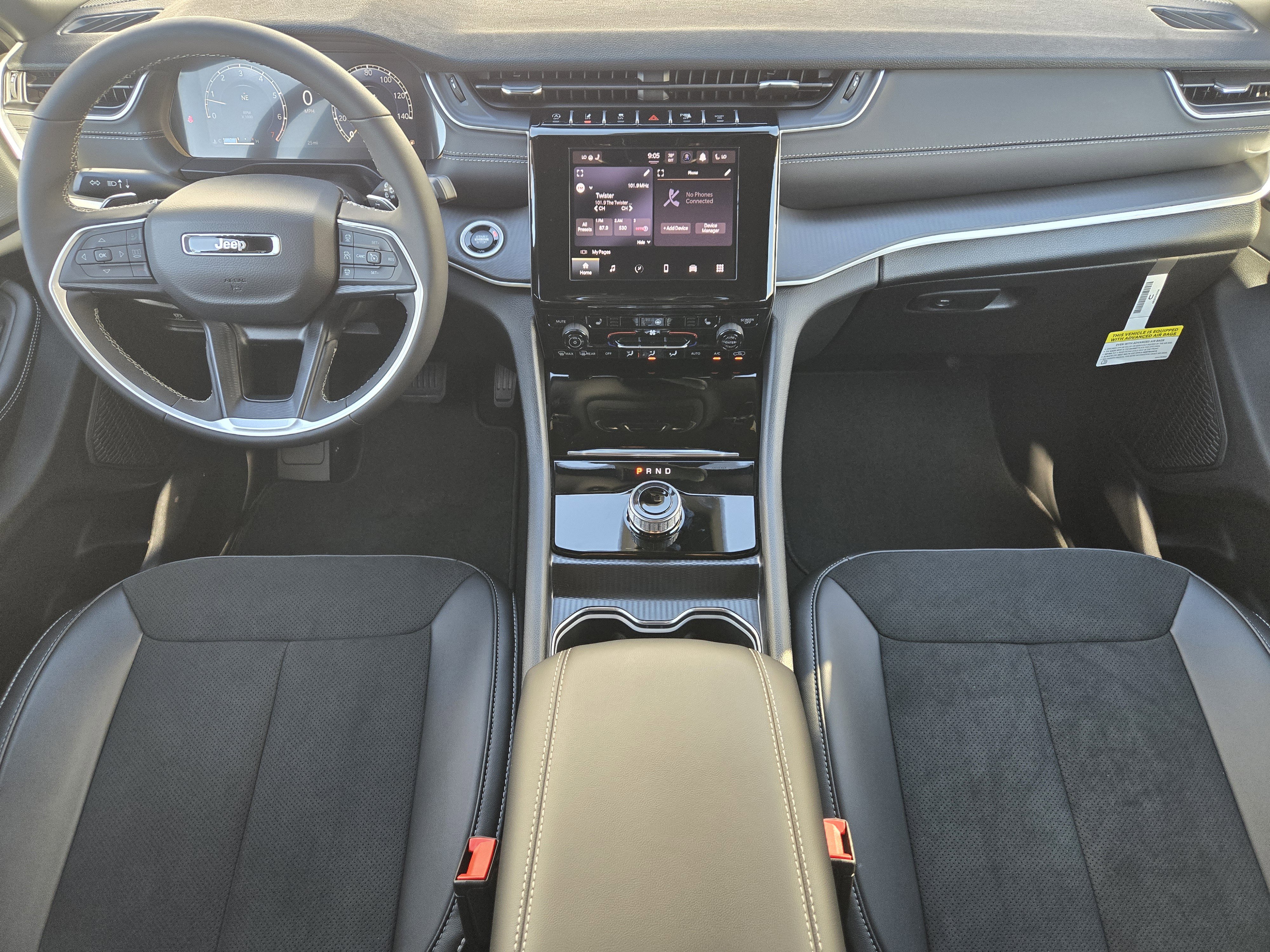 New 2025 Jeep Grand Cherokee Altitude image 21