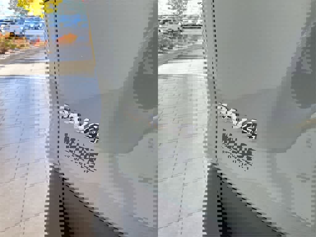 Used 2021 Toyota RAV4 XLE w/ Convenience Package image 13