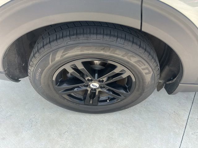 Used 2020 Ford Explorer XLT w/ Equipment Group 202A RWD image 8