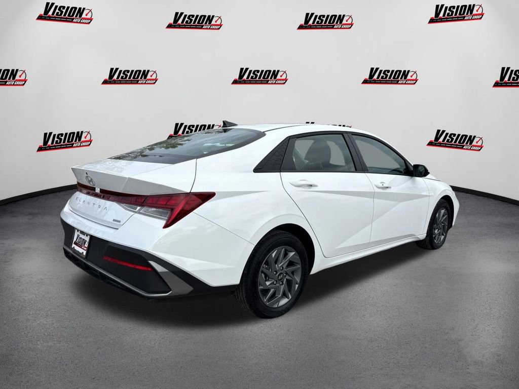 New 2025 Hyundai Elantra Blue image 5