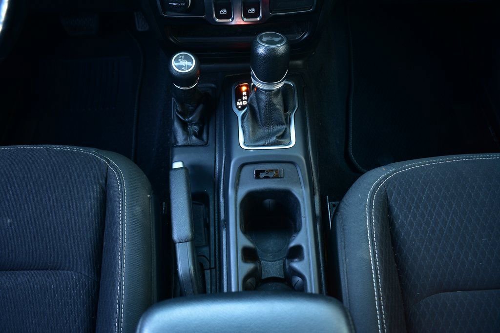 Used 2021 Jeep Wrangler Sport S image 27