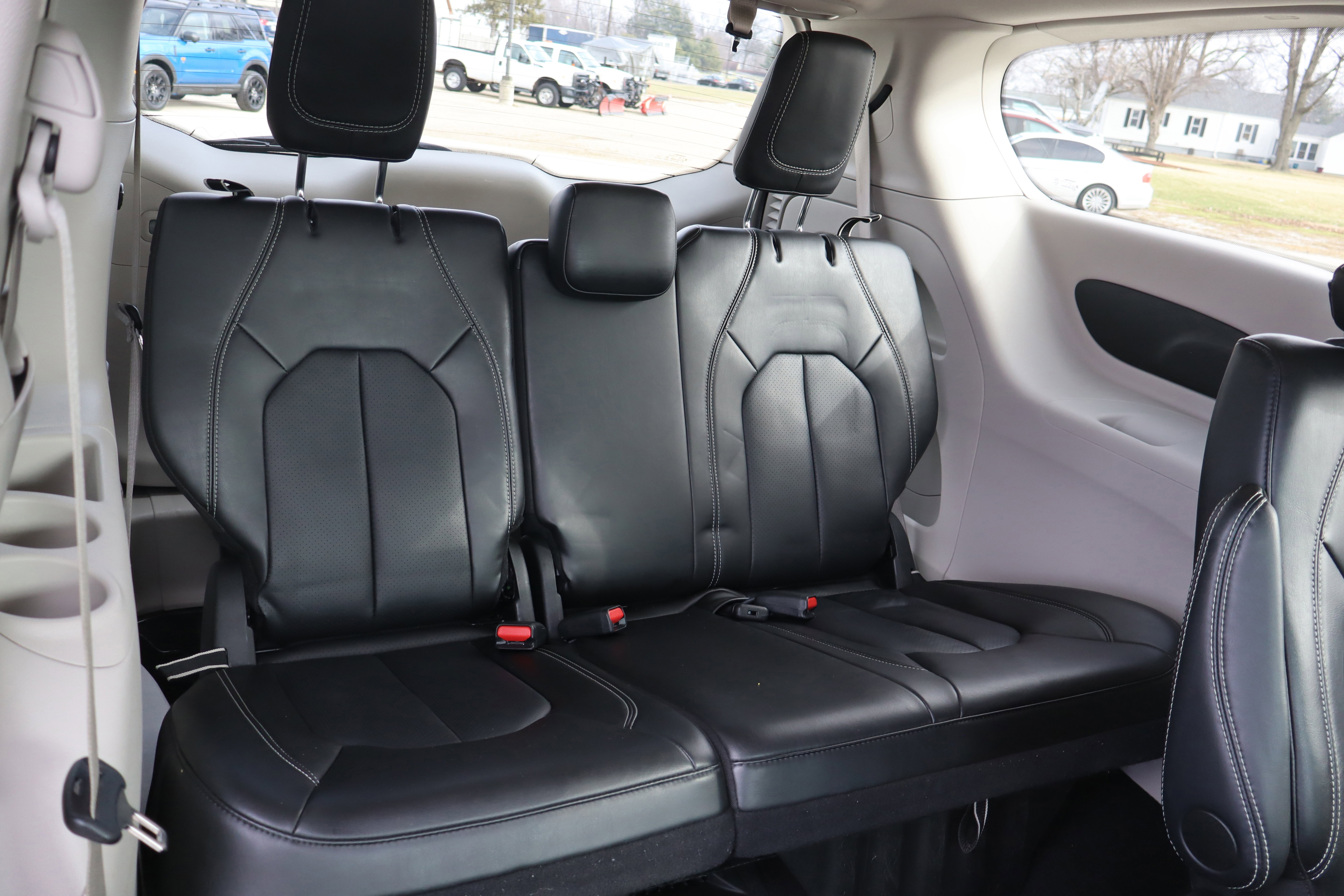 Used 2024 Chrysler Pacifica Touring-L image 13