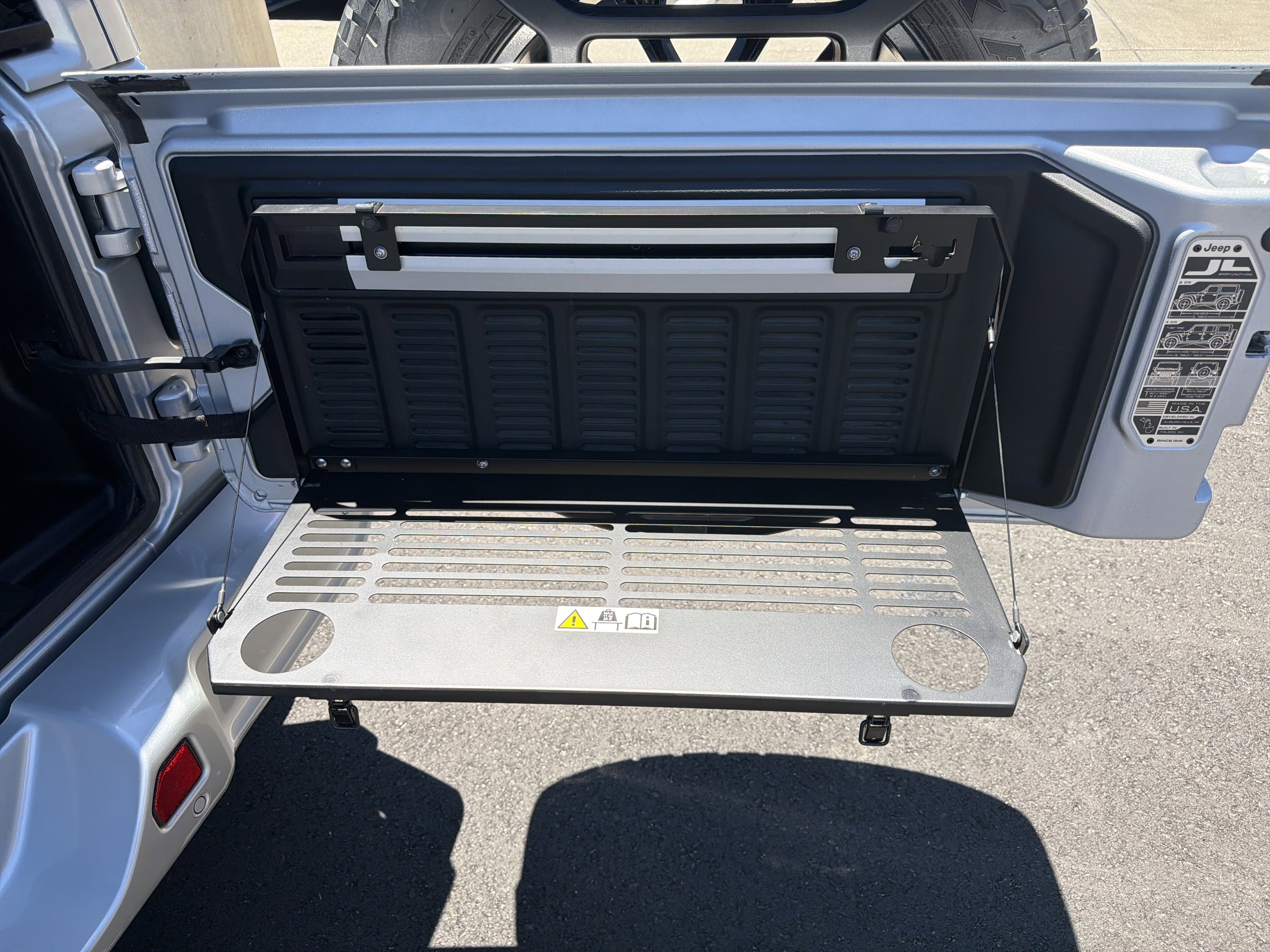Used 2023 Jeep Wrangler Unlimited Sahara AWD/4WD image 25