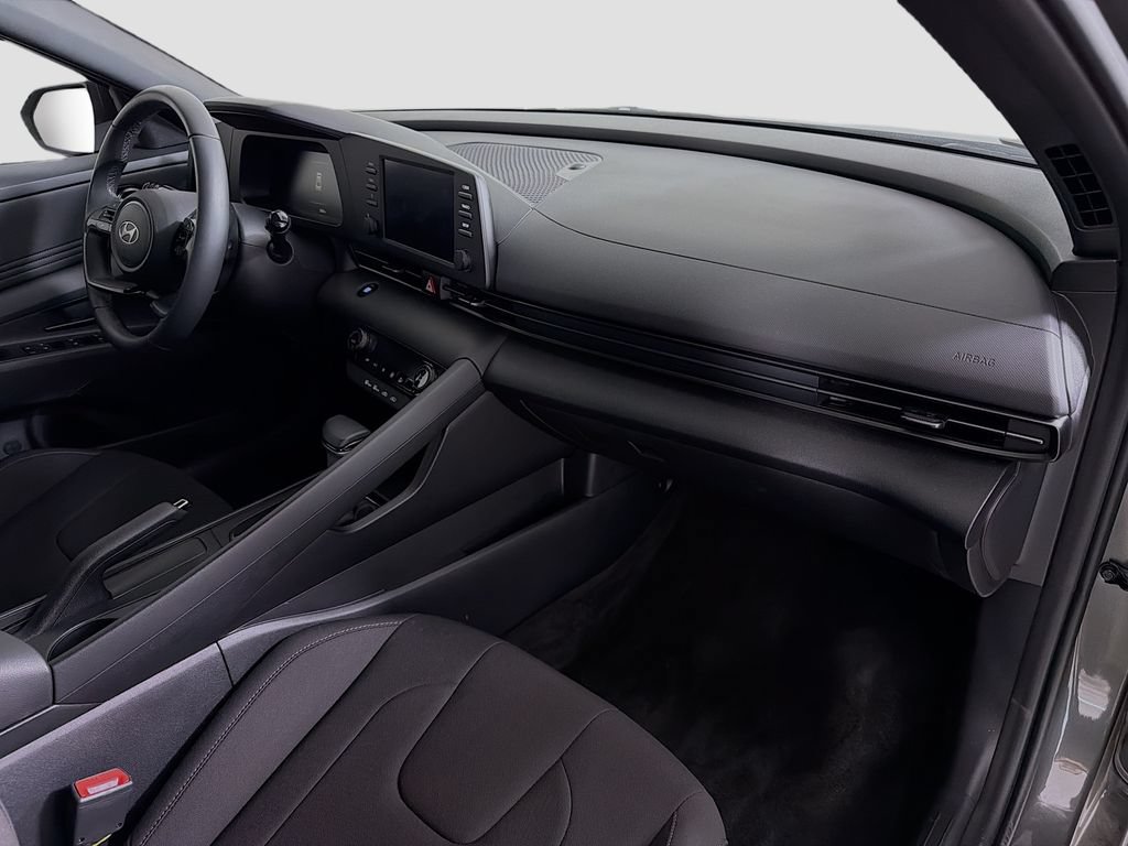 Used 2025 Hyundai Elantra Sport FWD image 28