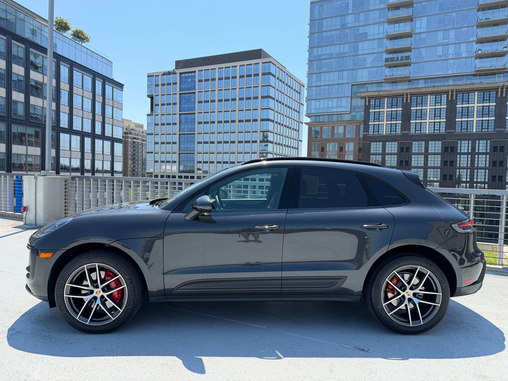 Certified 2023 Porsche Macan S AWD/4WD image 2