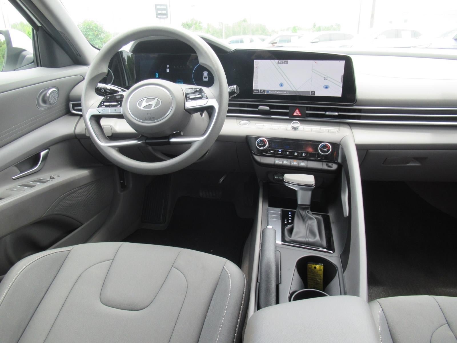 Used 2024 Hyundai Elantra SEL FWD image 13