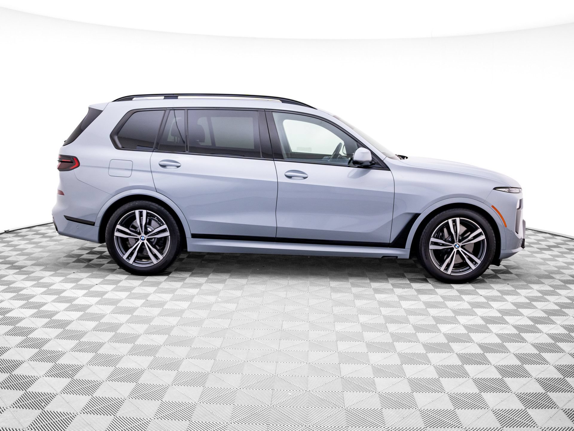 Certified 2026 BMW X7 xDrive40i w/ Executive Package AWD/4WD image 6