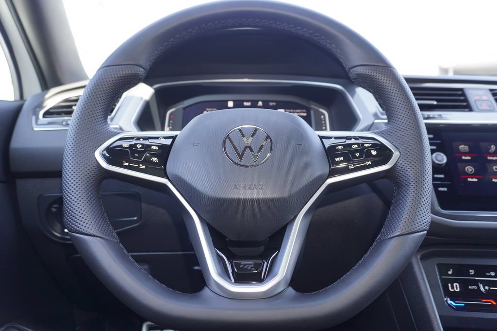 Used 2022 Volkswagen Tiguan SEL R-Line AWD/4WD image 21