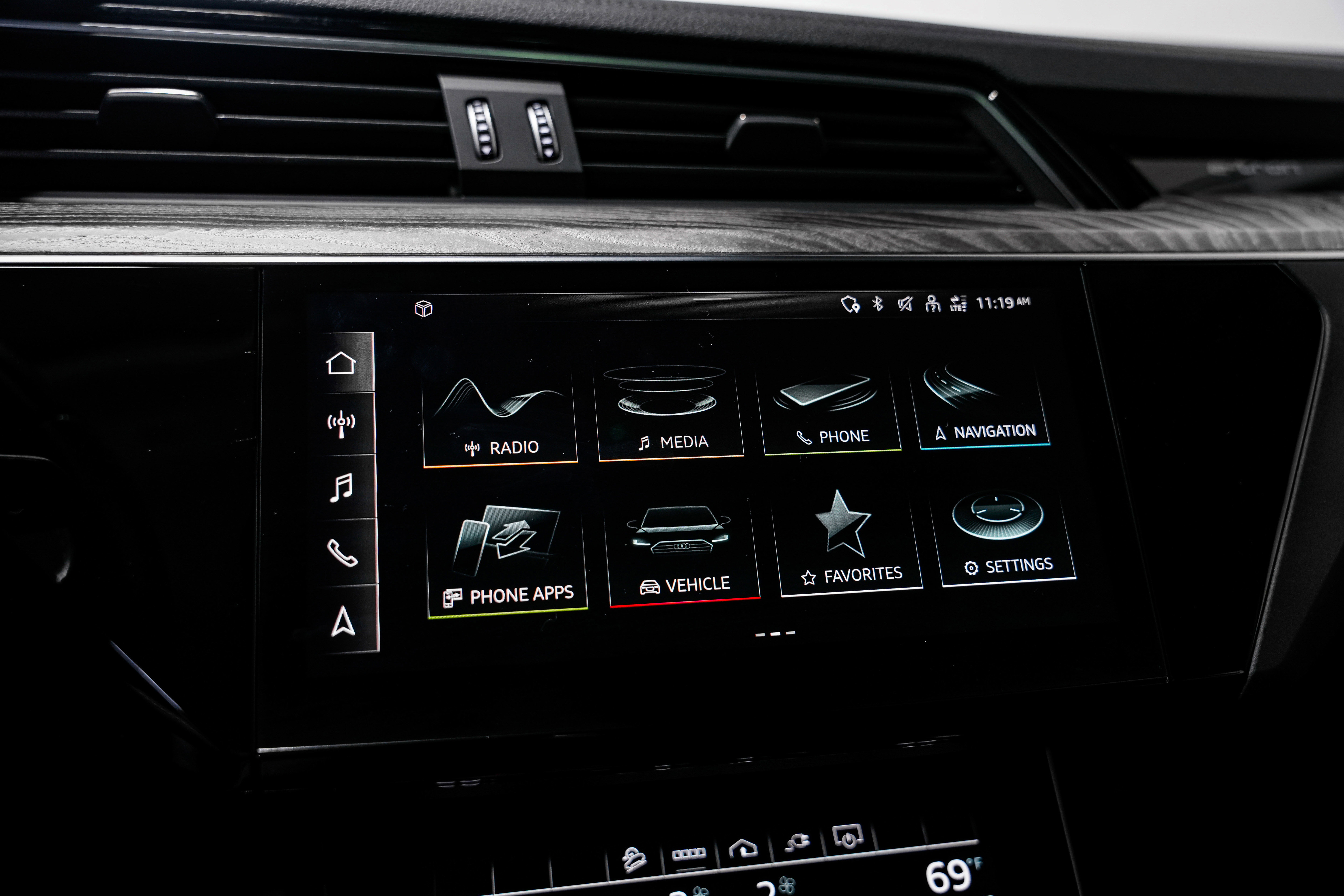 Used 2021 Audi e-tron Premium Plus w/ Premium Plus Package AWD/4WD image 13