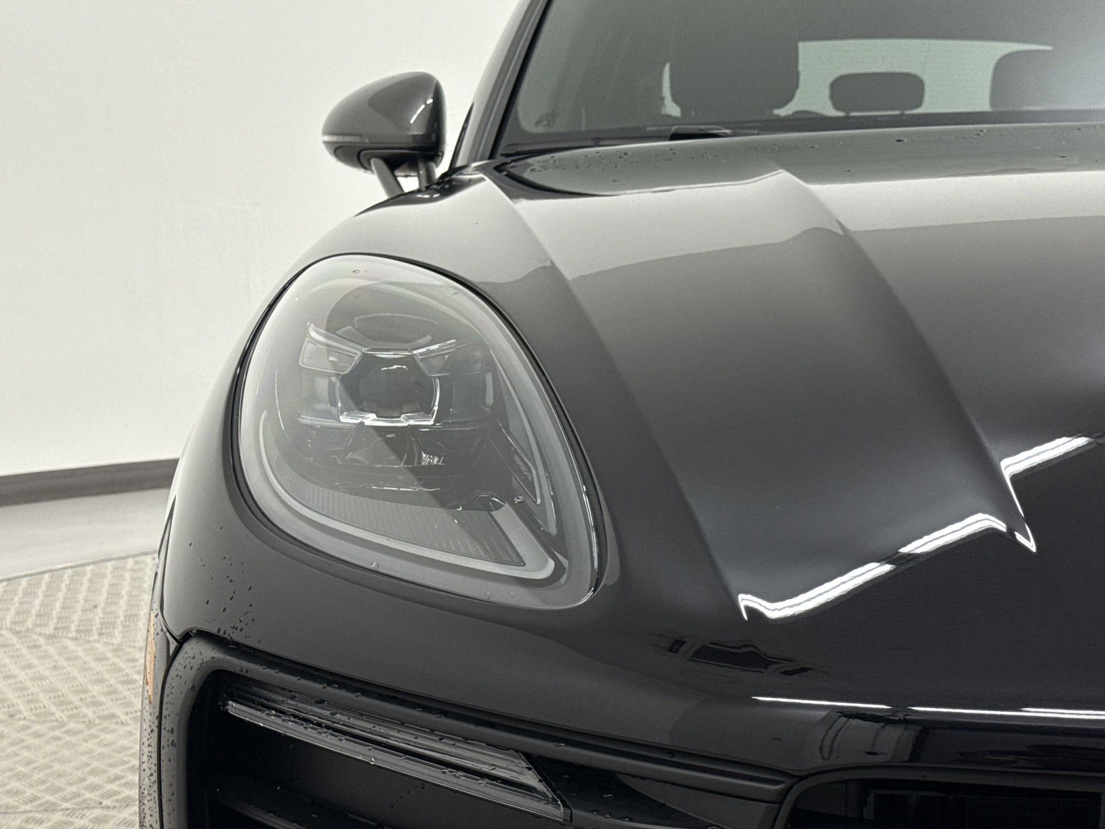 Used 2025 Porsche Macan Turbo image 11