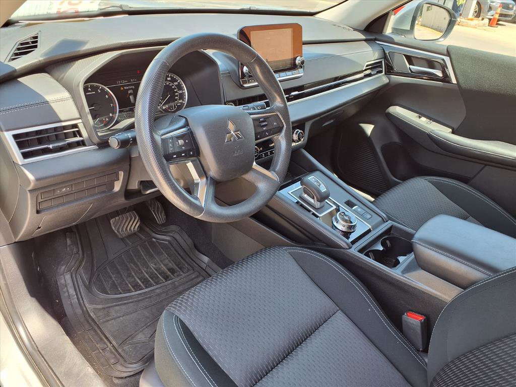 Used 2022 Mitsubishi Outlander ES image 12