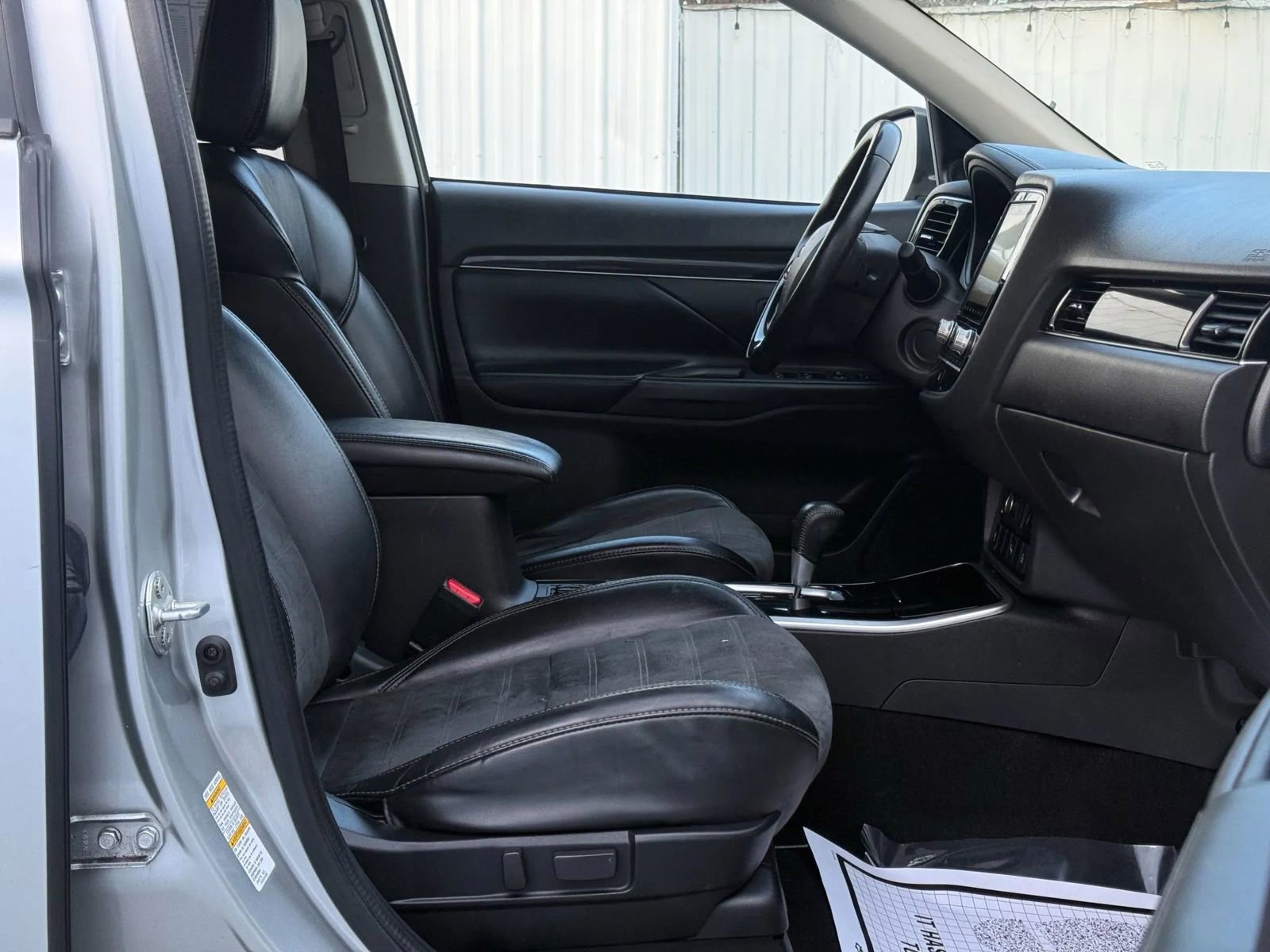 Used 2020 Mitsubishi Outlander SE FWD image 19