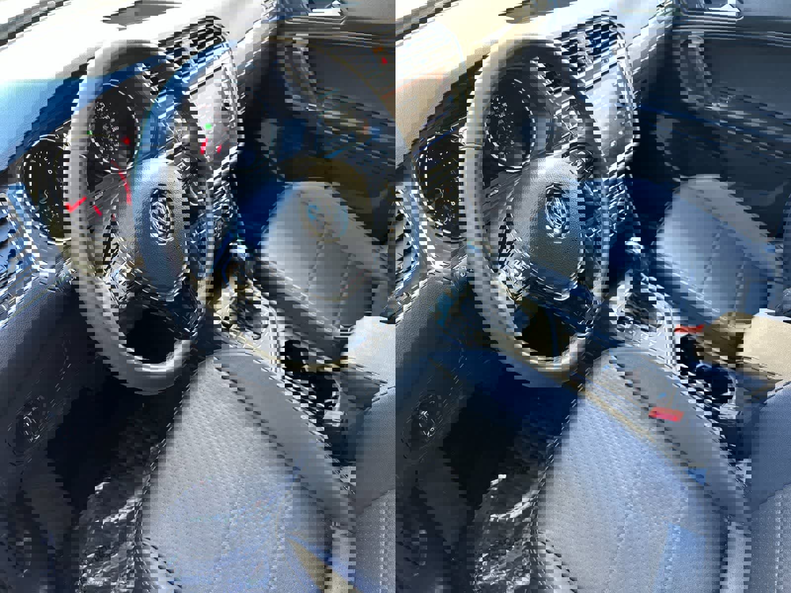 Used 2020 Volkswagen Tiguan SE w/ Panoramic Sunroof Package image 11