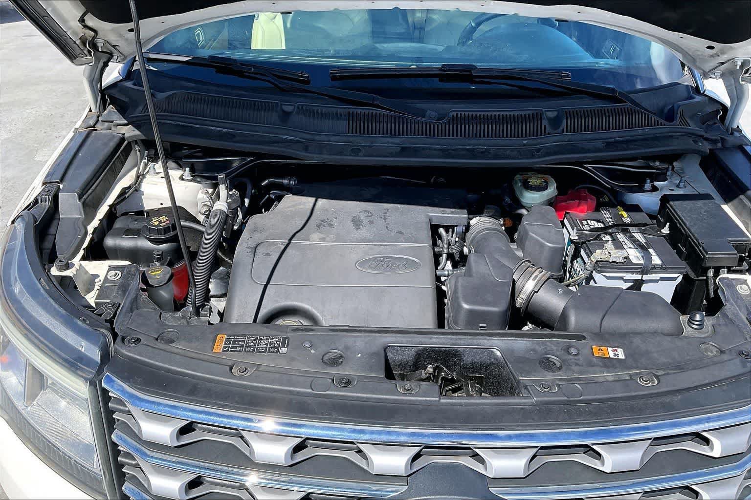 Used 2016 Ford Explorer Limited w/ Equipment Group 301A AWD/4WD image 9