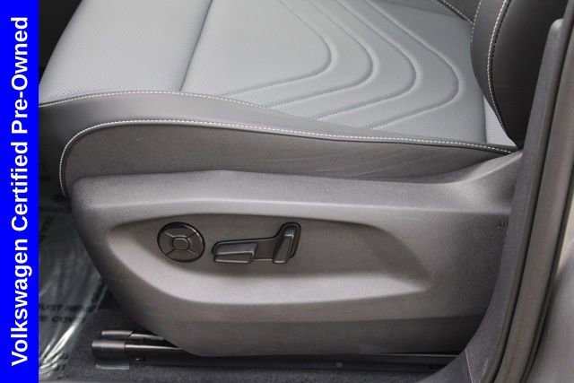 Used 2025 Volkswagen Tiguan SE image 17