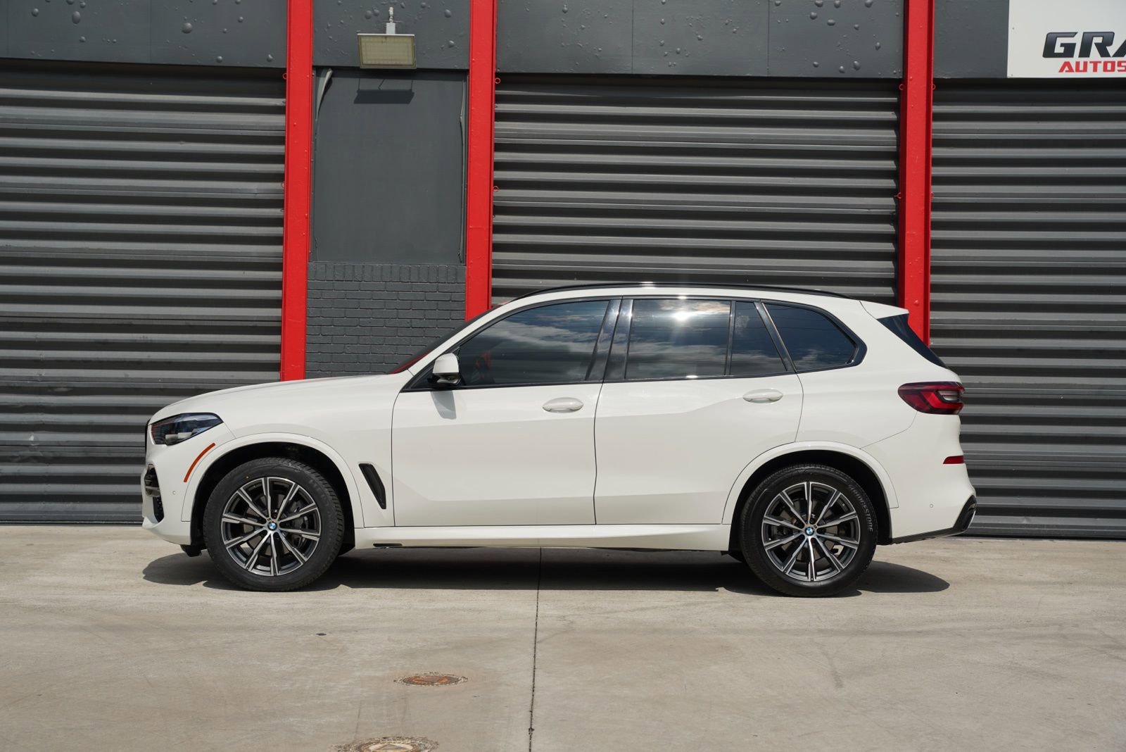 Used 2022 BMW X5 sDrive40i w/ M Sport Package RWD image 9