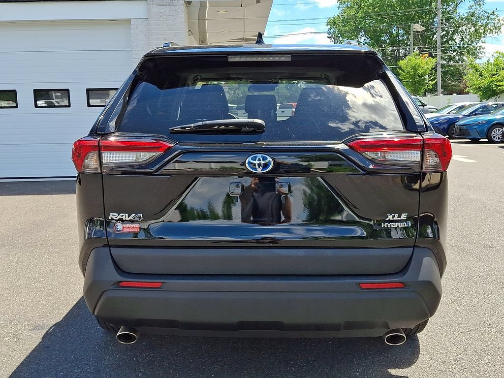 Certified 2022 Toyota RAV4 XLE Premium AWD/4WD image 5