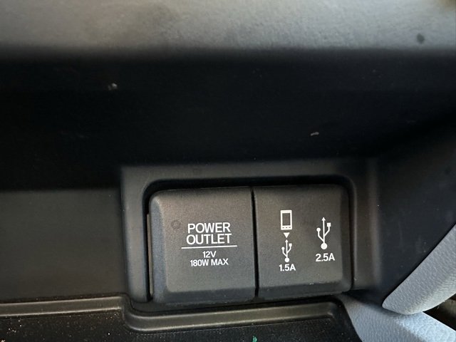 Used 2017 Honda Pilot Touring image 32