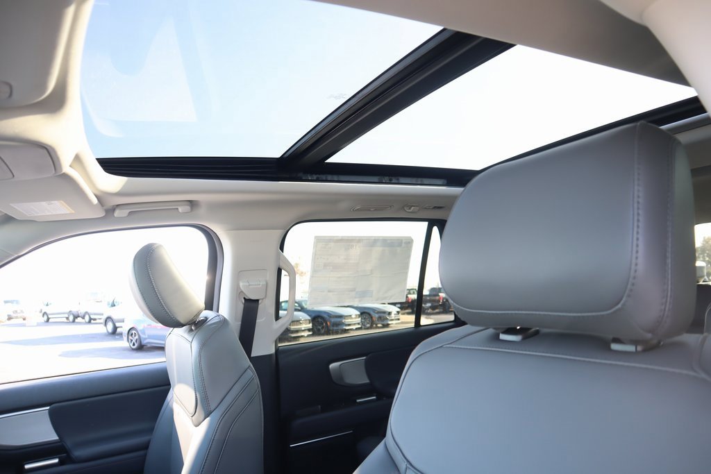 New 2025 Ford Expedition Active image 16