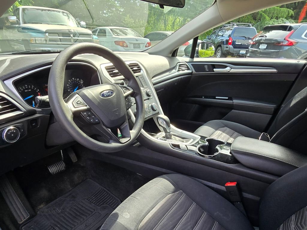 Used 2016 Ford Fusion SE FWD image 11
