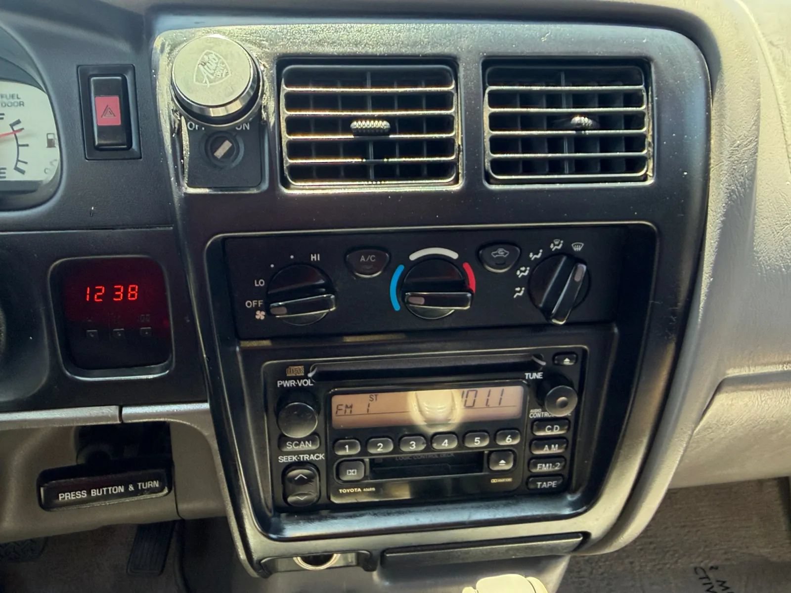Used 2004 Toyota Tacoma 2WD Xtracab w/ Convenience Pkg image 19