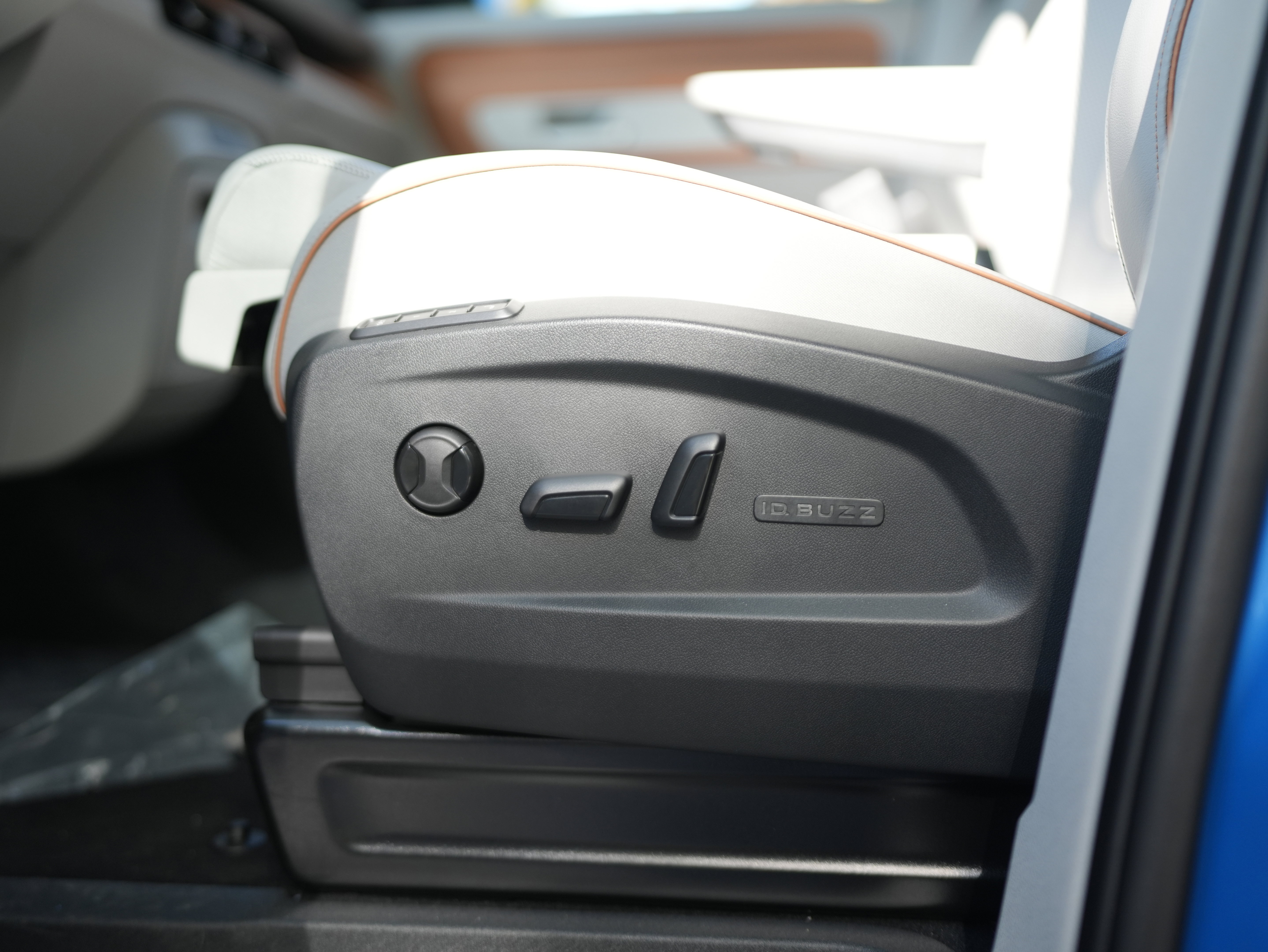 New 2025 Volkswagen ID. Buzz Pro S Plus image 27