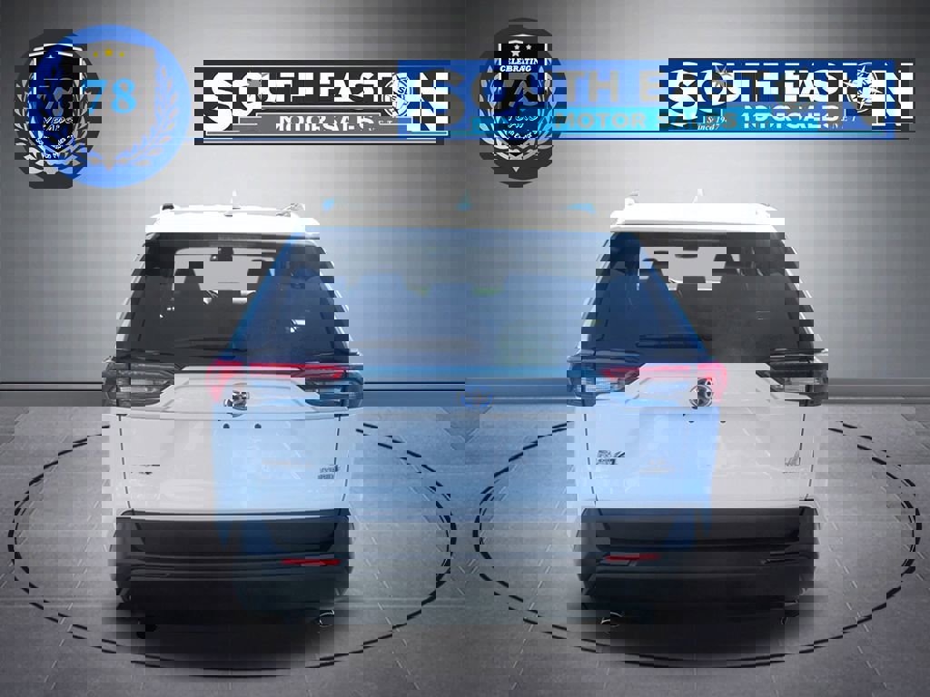 Used 2020 Toyota RAV4 LE image 4