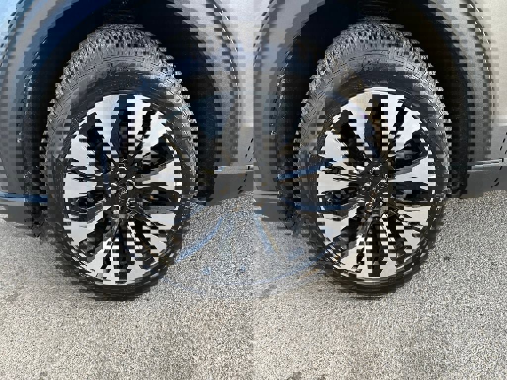 Used 2025 Ford Explorer Platinum w/ LUX Leather Package image 10