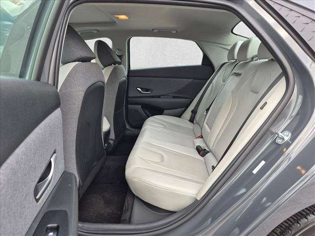 Used 2025 Hyundai Elantra Limited FWD image 19
