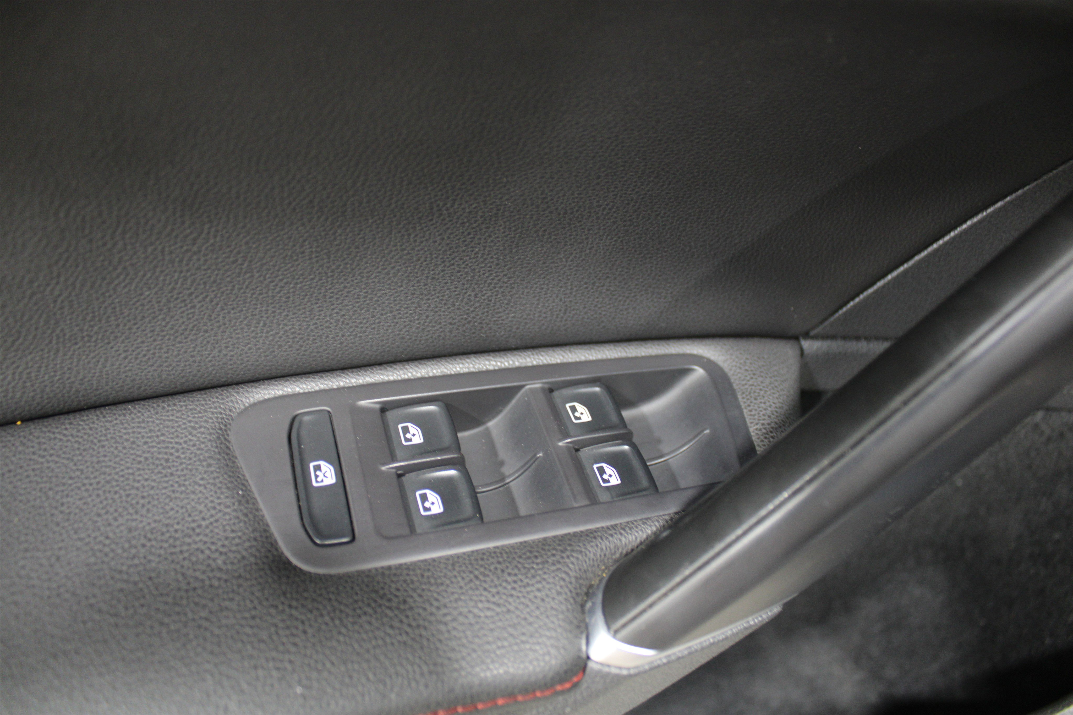 Used 2021 Volkswagen GTI SE image 6