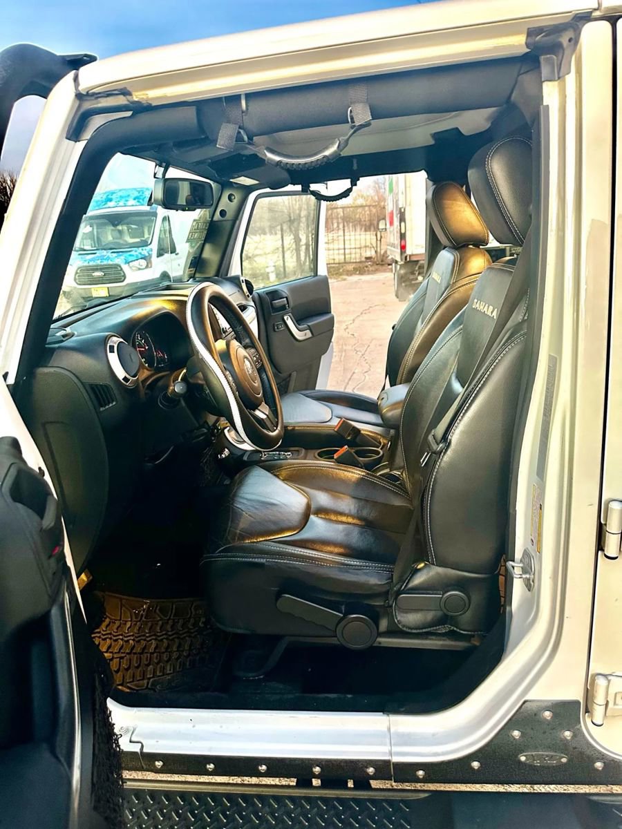 Used 2015 Jeep Wrangler Unlimited Sahara w/ Max Tow Package image 11