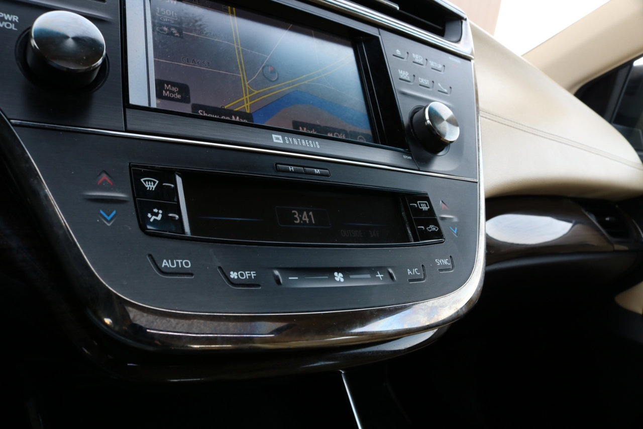 Used 2014 Toyota Avalon Limited image 27