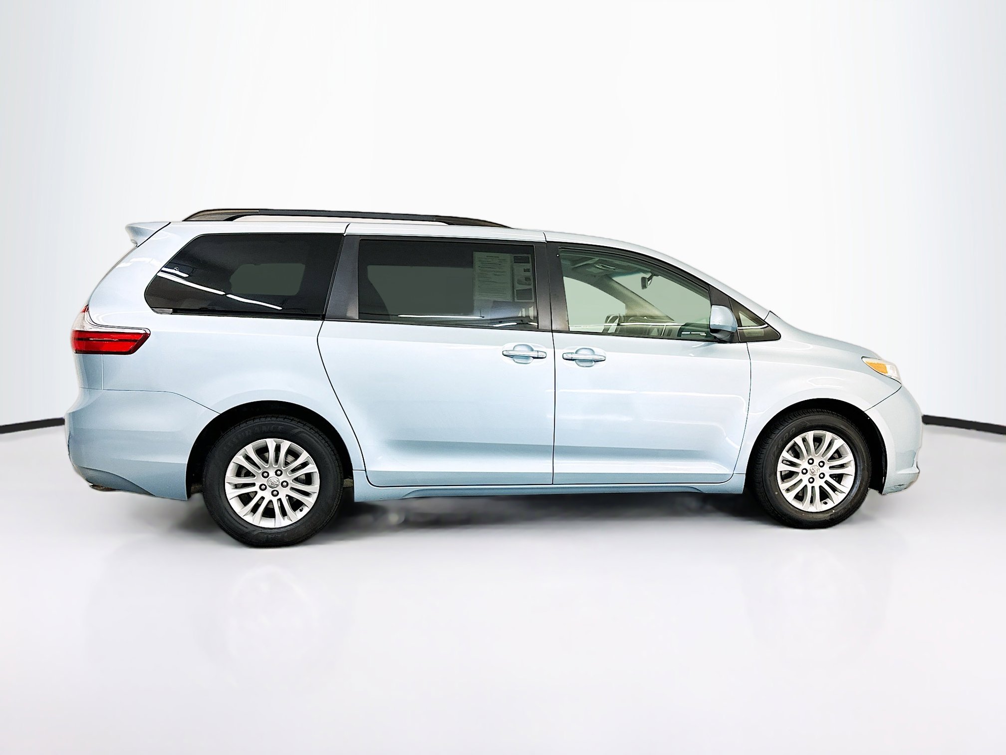Used 2017 Toyota Sienna XLE w/ XLE Navigation Package FWD image 10
