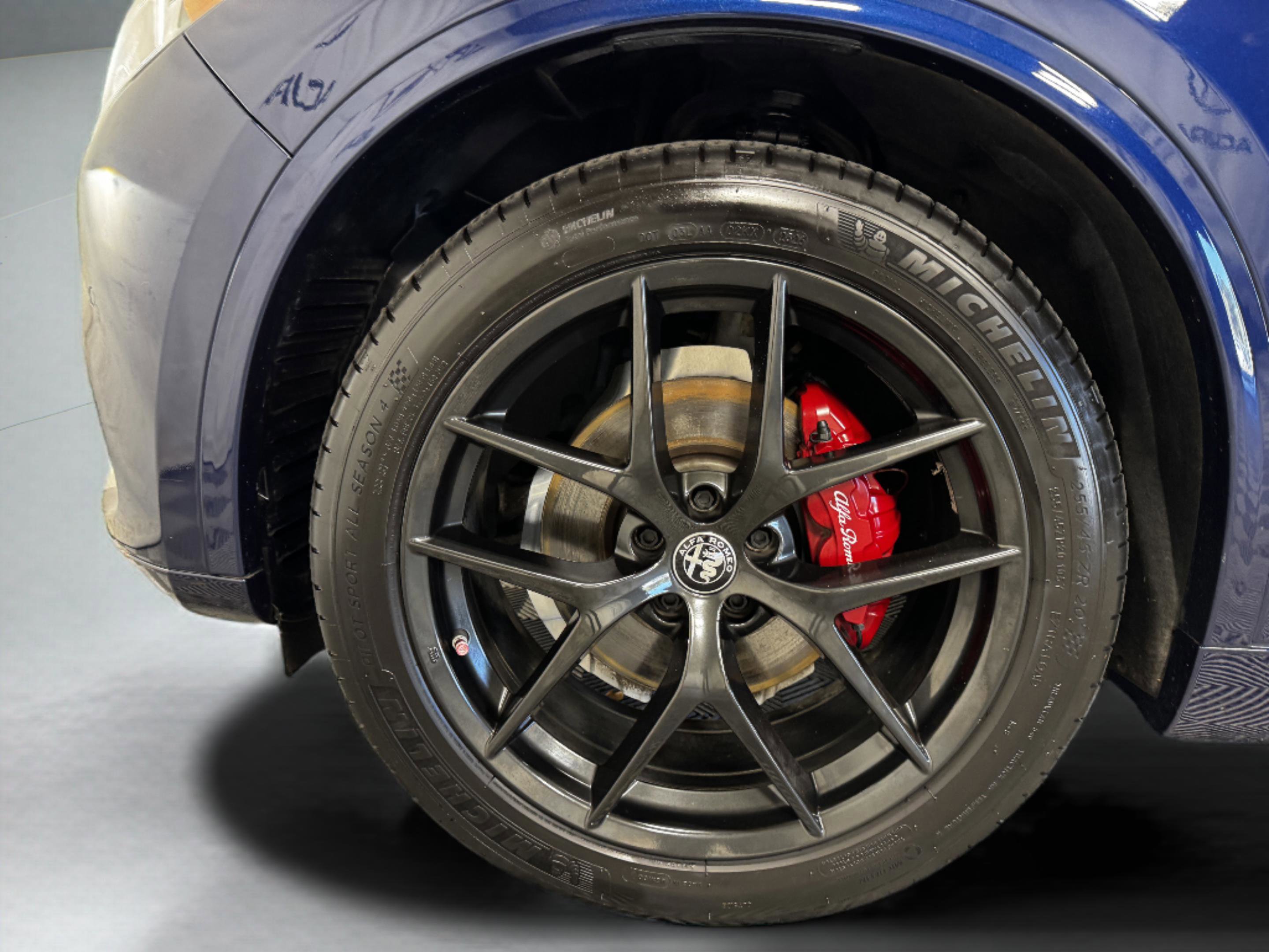 Used 2020 Alfa Romeo Stelvio Ti w/ Nero Edizione image 43