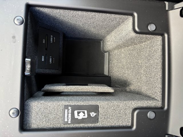 Certified 2025 Porsche Macan image 23