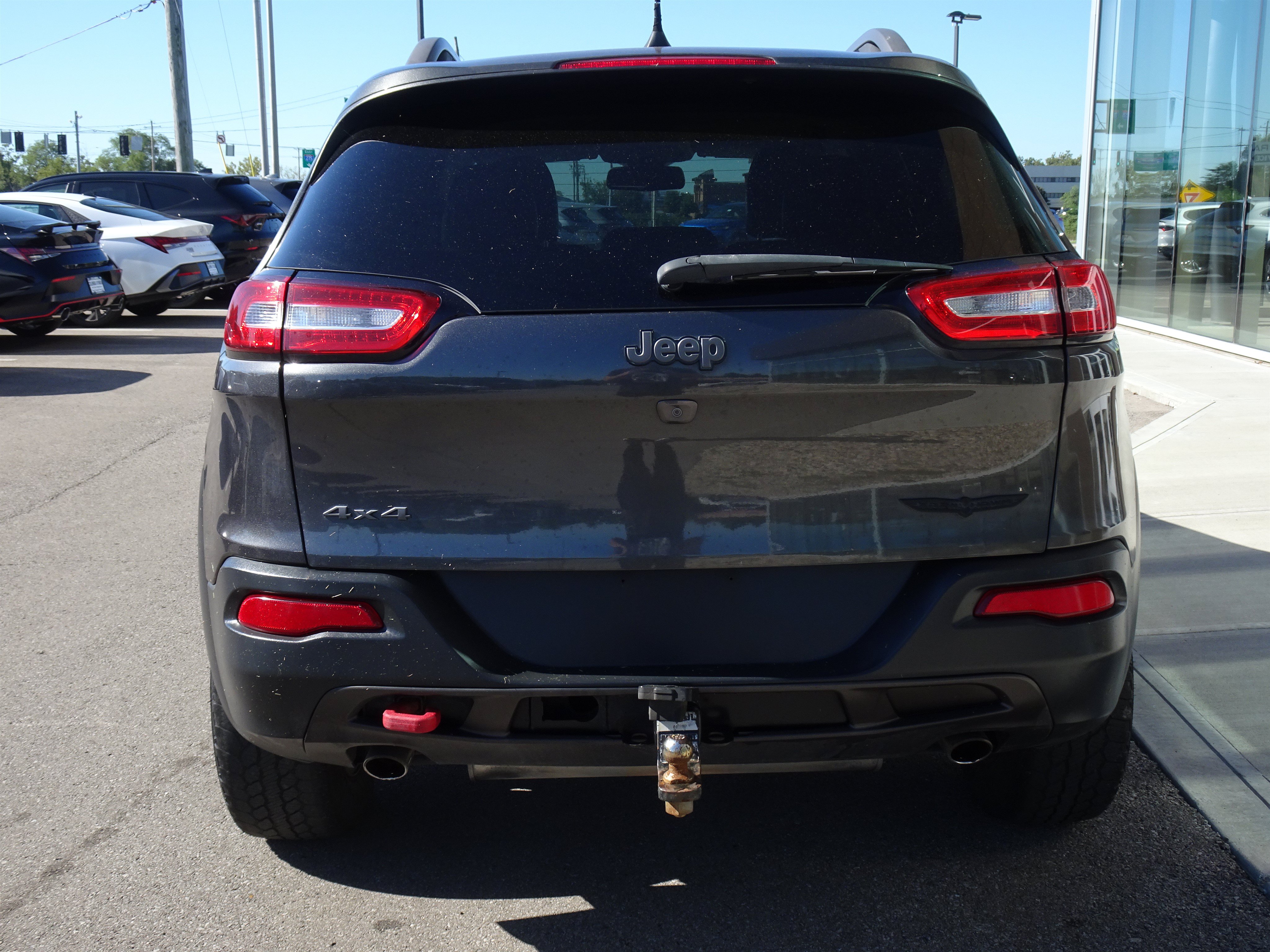 Used 2016 Jeep Cherokee Trailhawk w/ Cold Weather Group AWD/4WD image 4