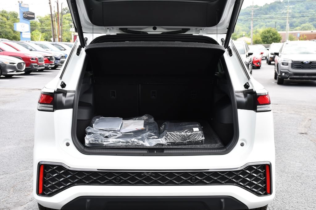 New 2026 Volkswagen Tiguan SE R-Line FWD image 31