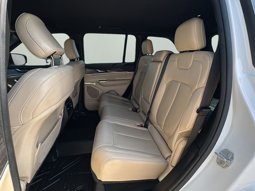 Used 2023 Jeep Grand Cherokee Limited AWD/4WD image 13