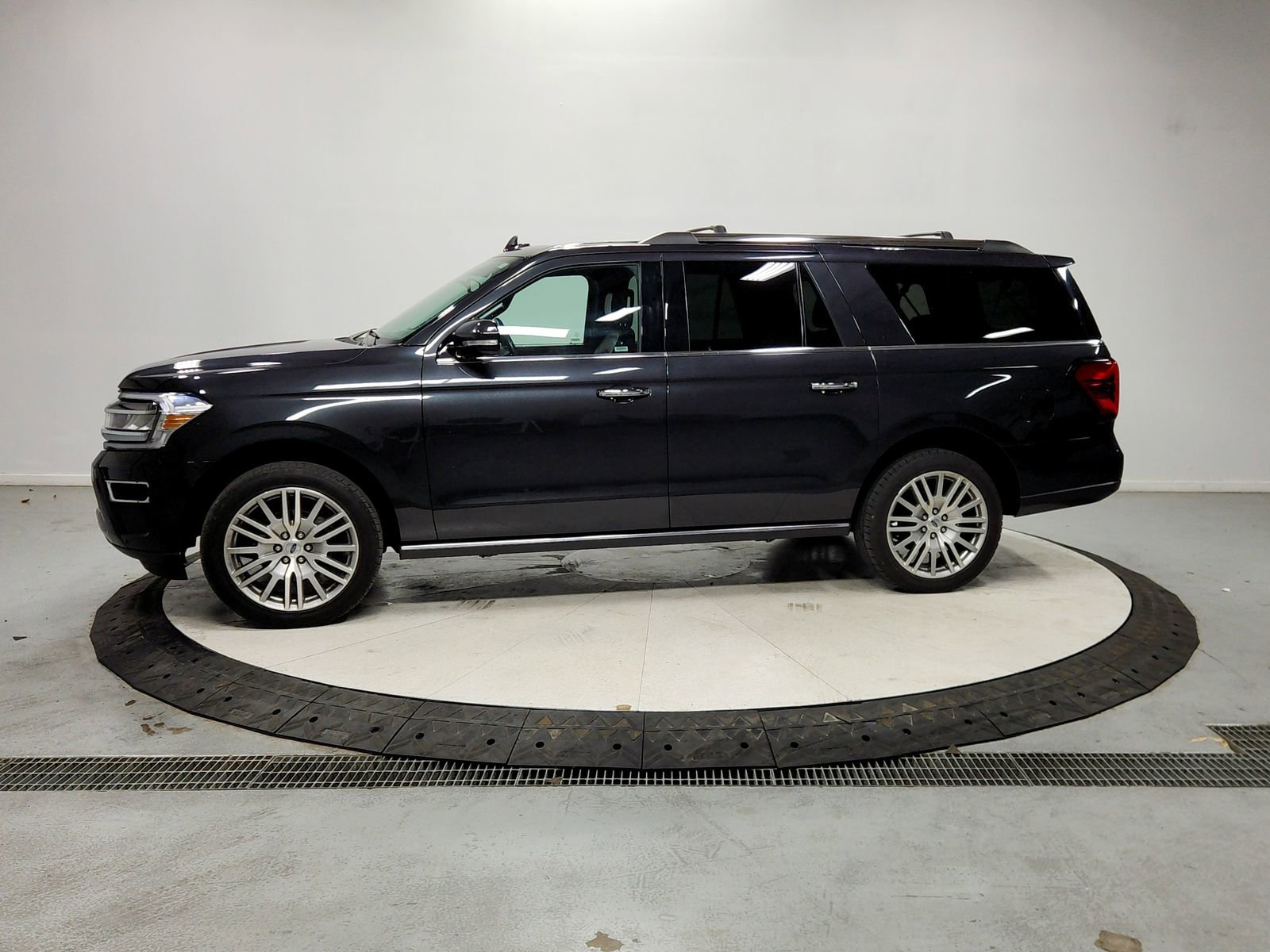 Used 2024 Ford Expedition Max Limited image 4