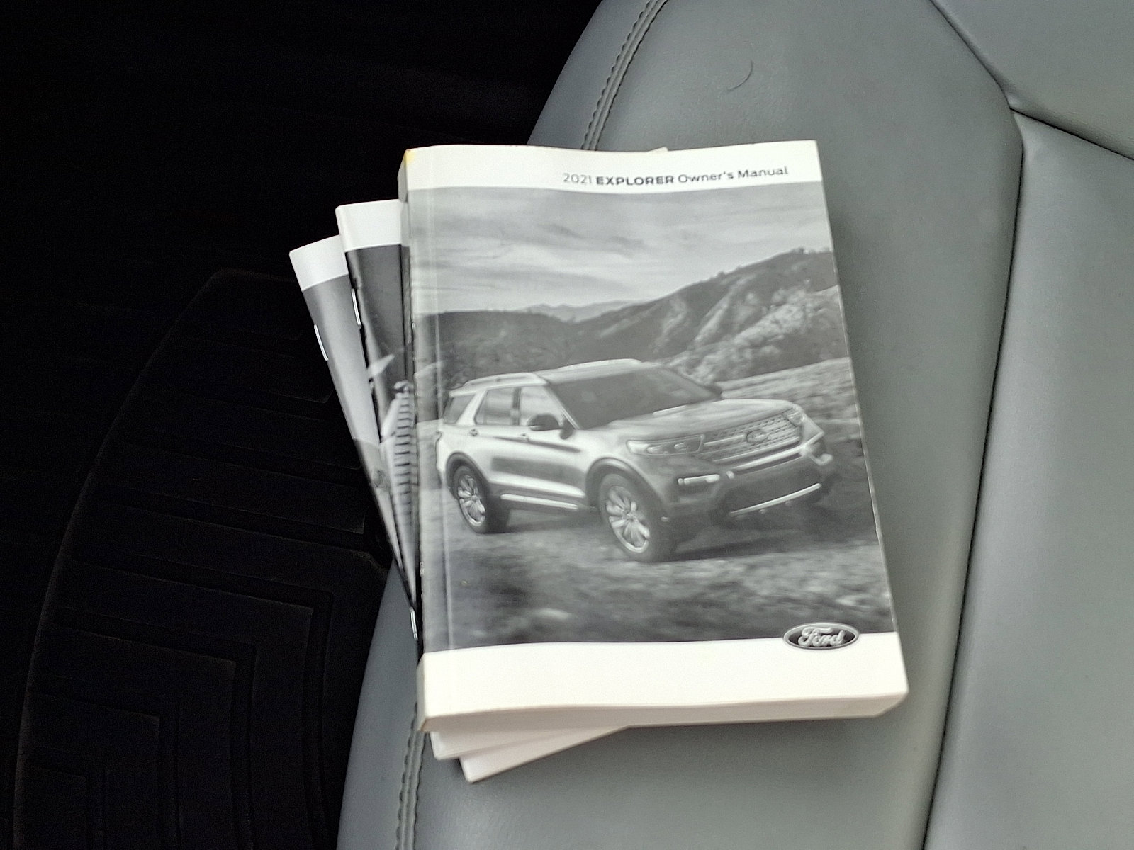 Used 2021 Ford Explorer XLT w/ Equipment Group 202A image 29