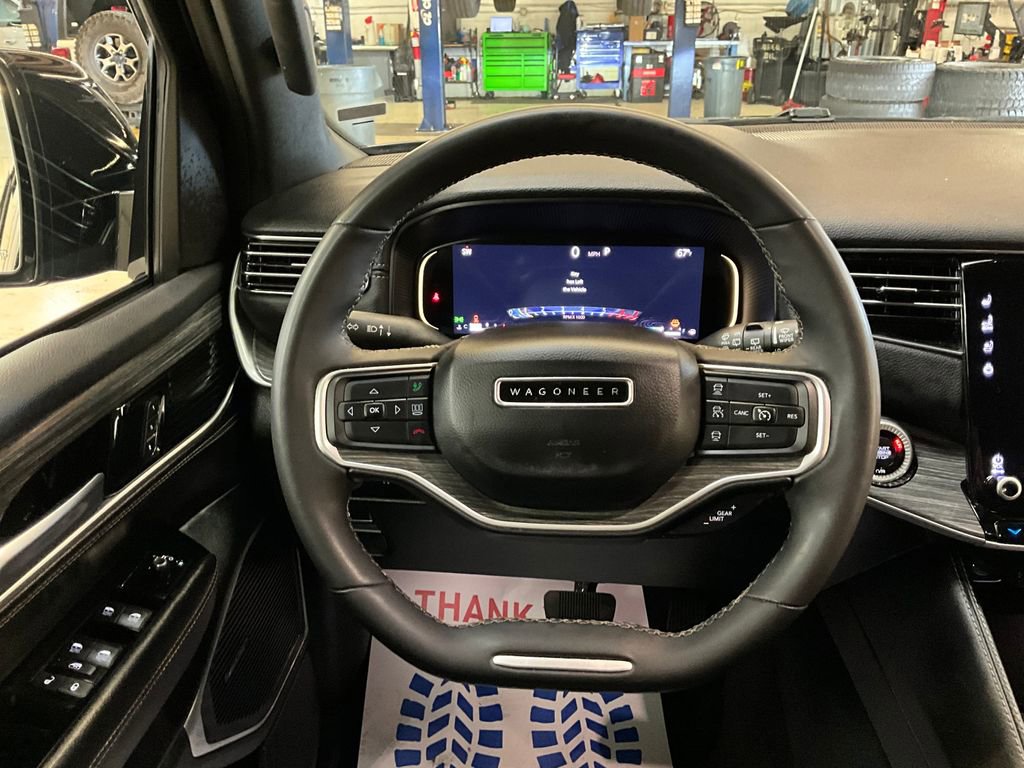 Used 2024 Jeep Wagoneer Series II w/ Flexible Seating Group image 9