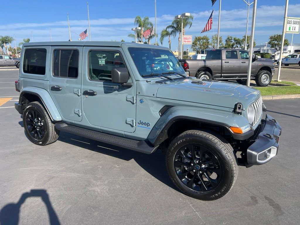 Used 2025 Jeep Wrangler Unlimited Sahara AWD/4WD image 6