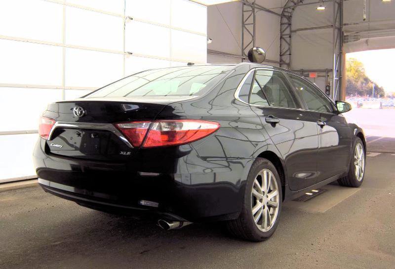 Used 2015 Toyota Camry XLE image 4