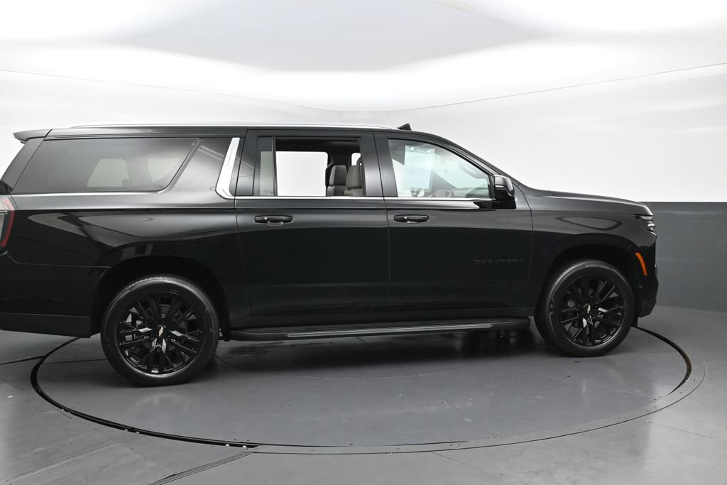 Used 2025 Chevrolet Suburban LT w/ Comfort Package AWD/4WD image 40