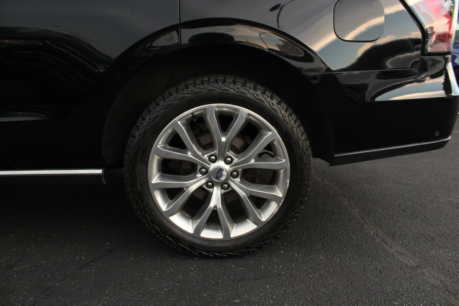 Used 2018 Ford Expedition Limited w/ Equipment Group 302A AWD/4WD image 4