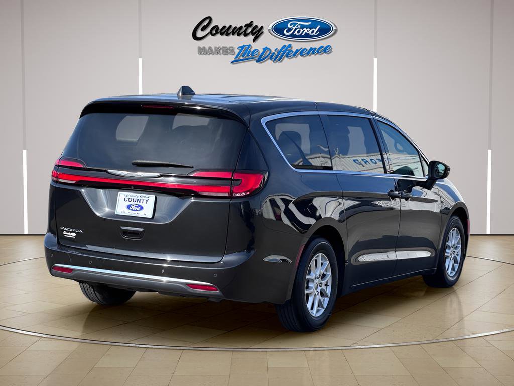 Used 2023 Chrysler Pacifica Touring-L FWD image 24