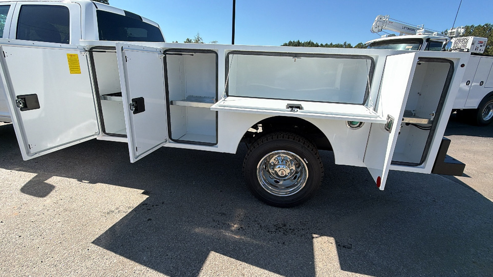 New 2026 RAM 5500 Tradesman w/ Chrome Appearance Group AWD/4WD image 14
