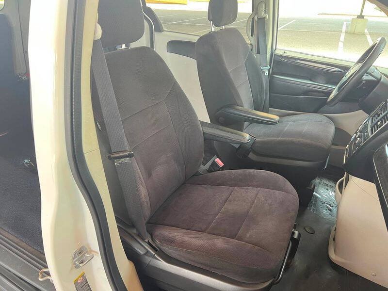 Used 2011 Dodge Grand Caravan FWD image 30