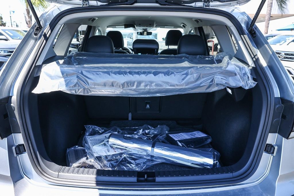 New 2025 Volkswagen Taos SE image 23
